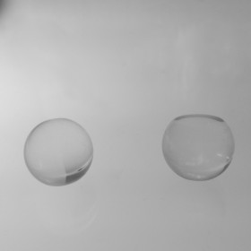 Pomello in plexiglass trasparente sfera acrilica piena base piatta.
