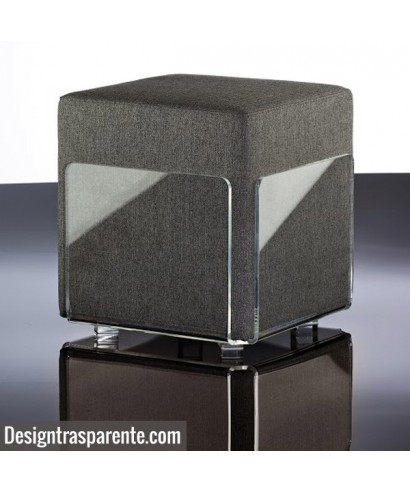 Sgabello in plexiglass trasparente