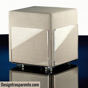 Sgabello in plexiglass trasparente