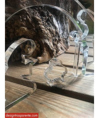 Presepe moderno e stilizzato con blocchetti di plexiglass trasparente