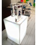 Cubo luminoso L40 comodino tavolino in plexiglass bianco.