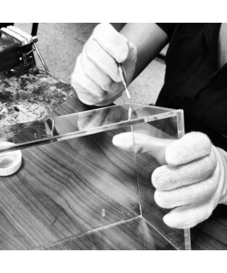 Lastre in plexiglass trasparente su misura e colla per teche fai da te