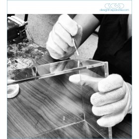 Lastre in plexiglass trasparente su misura e colla per teche fai da te