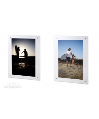 14 cornici a giorno composte da due pannelli di plexiglass accoppiati