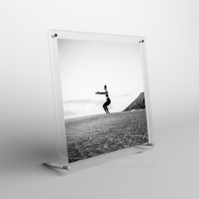Marco 25 cm para fotos de mesa en soportes metálicos de metacrilato.