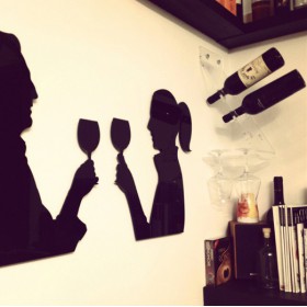 Botellero y portavasos de pared en metacrilato transparente