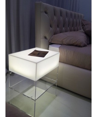 Comodino L40 Tavolino luminoso con ripiano portaoggetti in plexiglass.