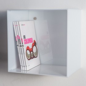 Mensola Cubo cm 25 in plexiglass colorato bianco espositore da parete.