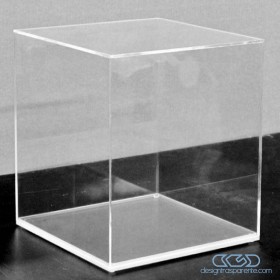 Teche su misura in plexiglass con base trasparente grande formato.