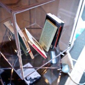 OFFERTA Cubo vetrina da parete L15 P15 H15 con sportello plexiglass.