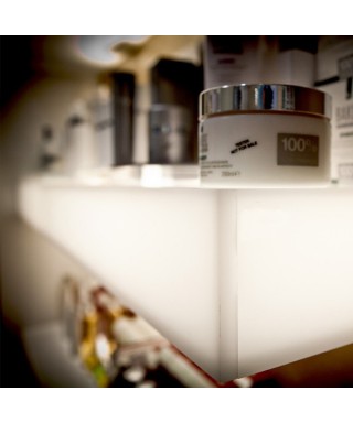 Mensola luminosa cm 65 in plexiglass bianco luce LED naturale.