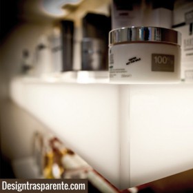 Mensola luminosa cm 85 in plexiglass bianco luce LED naturale.