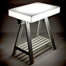 Scrivania luminosa per tatuatori