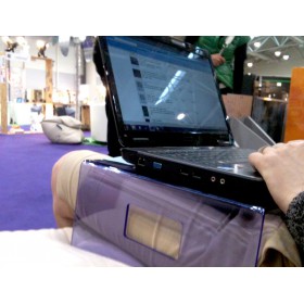 Stand for Mac and laptop made of transparent acrylic.