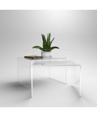 Set tavoli 60x50h40 e 55x50h37 impilabili in plexiglass trasparente.