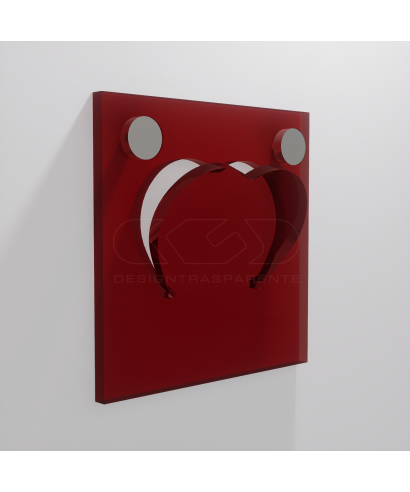 Gancio appendiabiti da muro Cuore in plexiglass rosso trasparente.