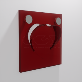 Perchero de pared corazón de metacrilato rojo transparente.