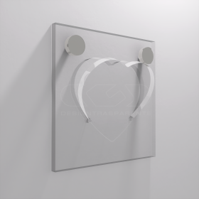 Perchero de pared corazón de metacrilato transparente.