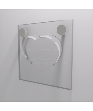 Perchero de pared corazón de metacrilato transparente.
