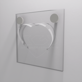 Perchero de pared corazón de metacrilato transparente.