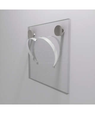 Perchero de pared corazón de metacrilato transparente.