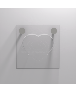 Perchero de pared corazón de metacrilato transparente.
