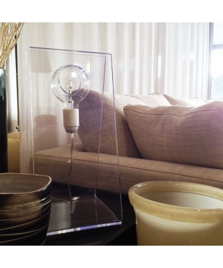 Lampada da tavolo Soft elegante e minimal in plexiglass