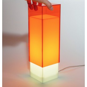 Condom arancione lampada da tavolo e comodino in plexiglass colorato