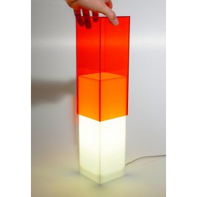 Condom arancione lampada da tavolo e comodino in plexiglass colorato