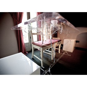 Tavolo in plexiglass trasparente classico