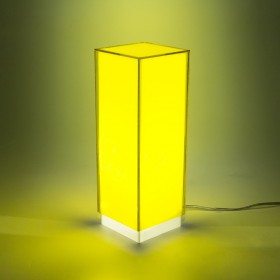 Condom gialla lampada da tavolo e comodino in plexiglass colorato