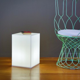 Tavolino luminoso in plexiglass