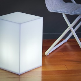 Tavolino luminoso in plexiglass