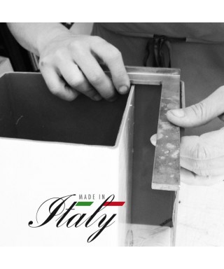 Scaletta espositore in plexiglass trasparente su misura 30x15H15.