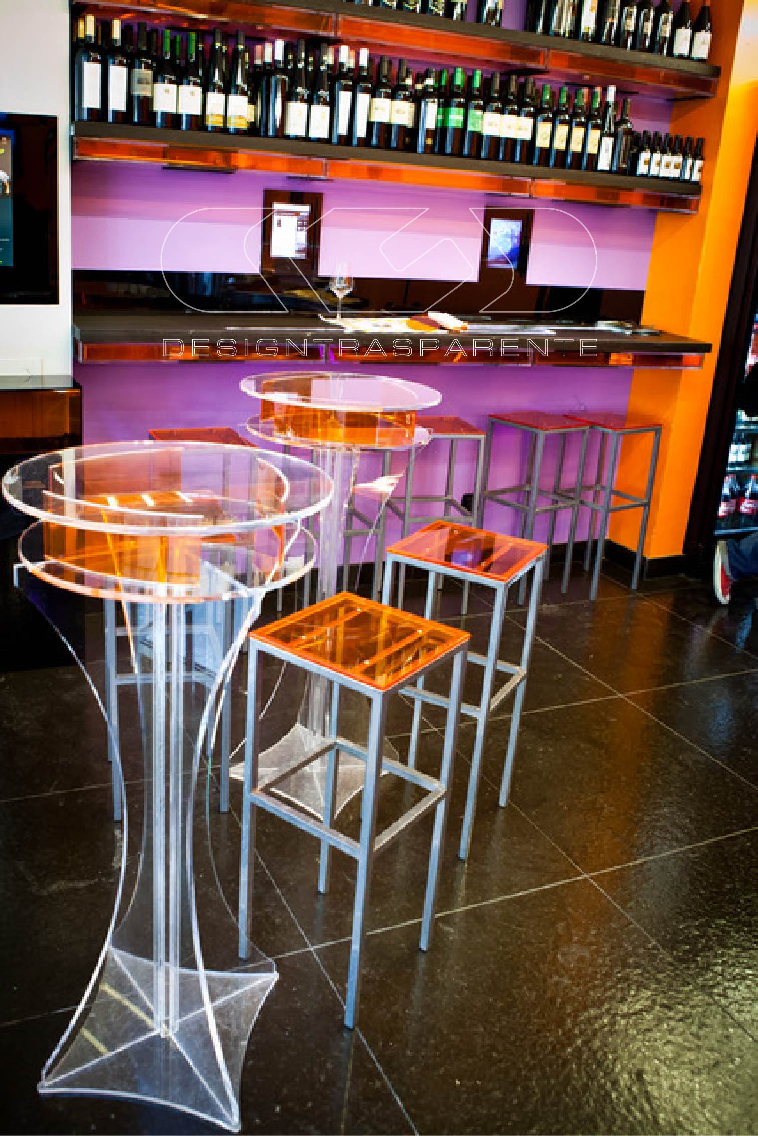 progettazione negozi in plexiglass su misura tavoli e sgabelli